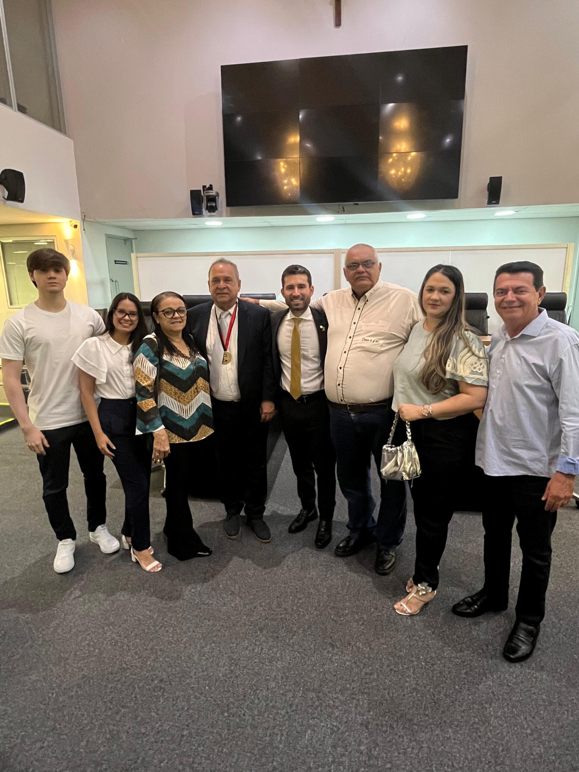 No momento, você está visualizando Prefeito de Salgado de São Félix recebe Medalha Elpídio de Almeida na Assembleia Legislativa da Paraíba